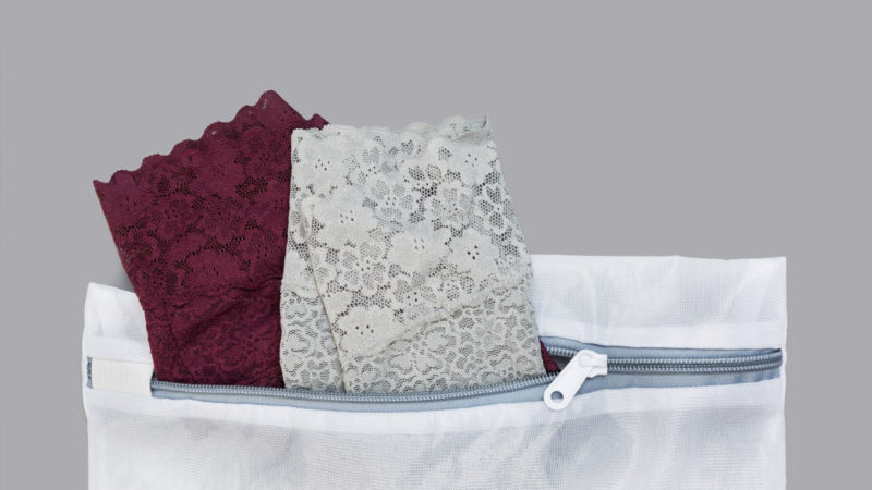Delikatna sztuka pielęgnacji koronkowej bielizny – szczegóły prania które przedłużą życie Twoich najpiękniejszych kompletów