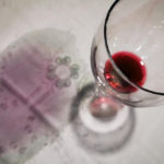 czyszczenie wina z bialej koszuli octem