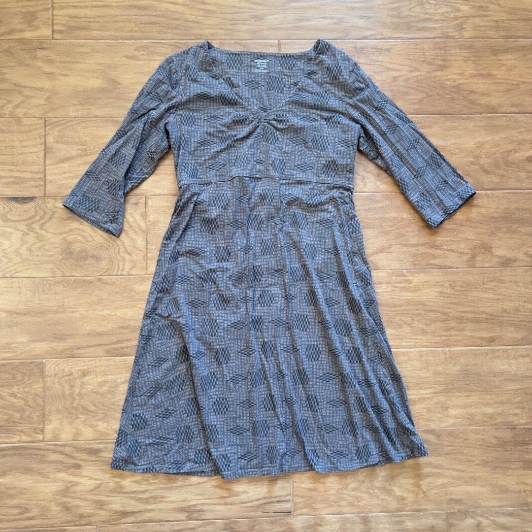 belka białej tkaniny tencel rozwijana w fabryce produkcyjnej