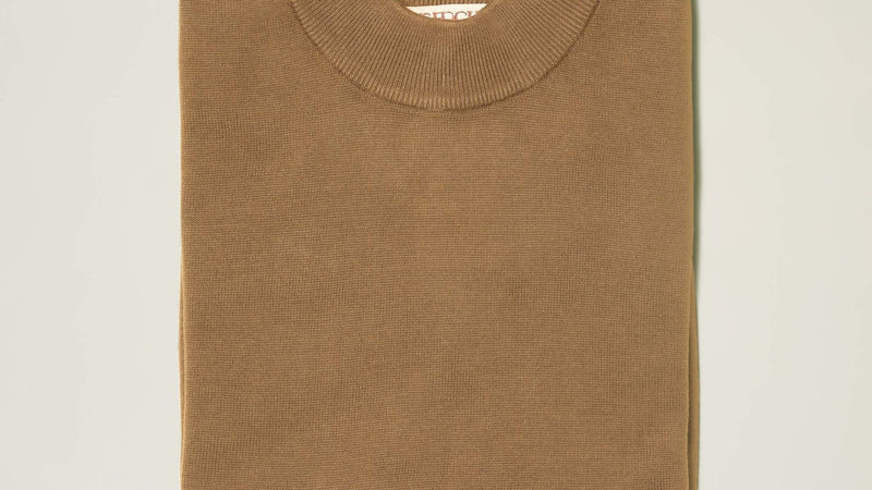 Akryl elektryzuje, swędzi i drażni – dlaczego ubrania z tego włókna przegrywają z naturalną tkaniną?