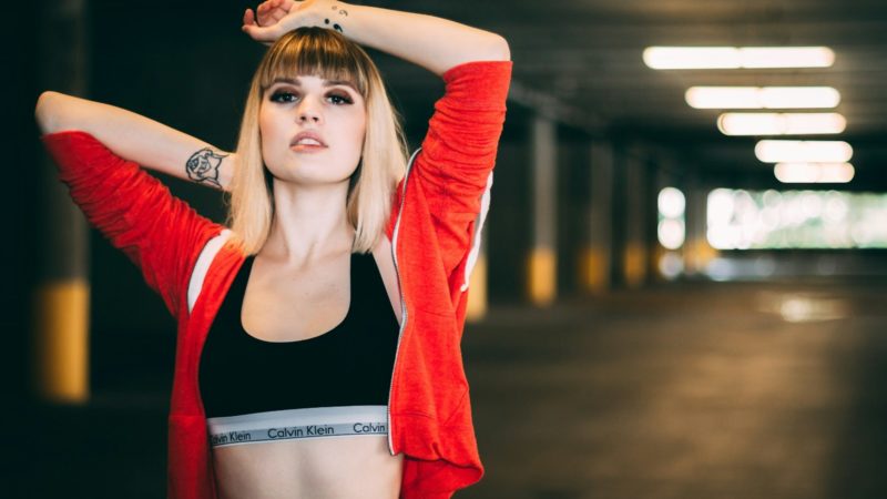 Underground fashion: ekstrawagancka moda dla pięknych kobiet